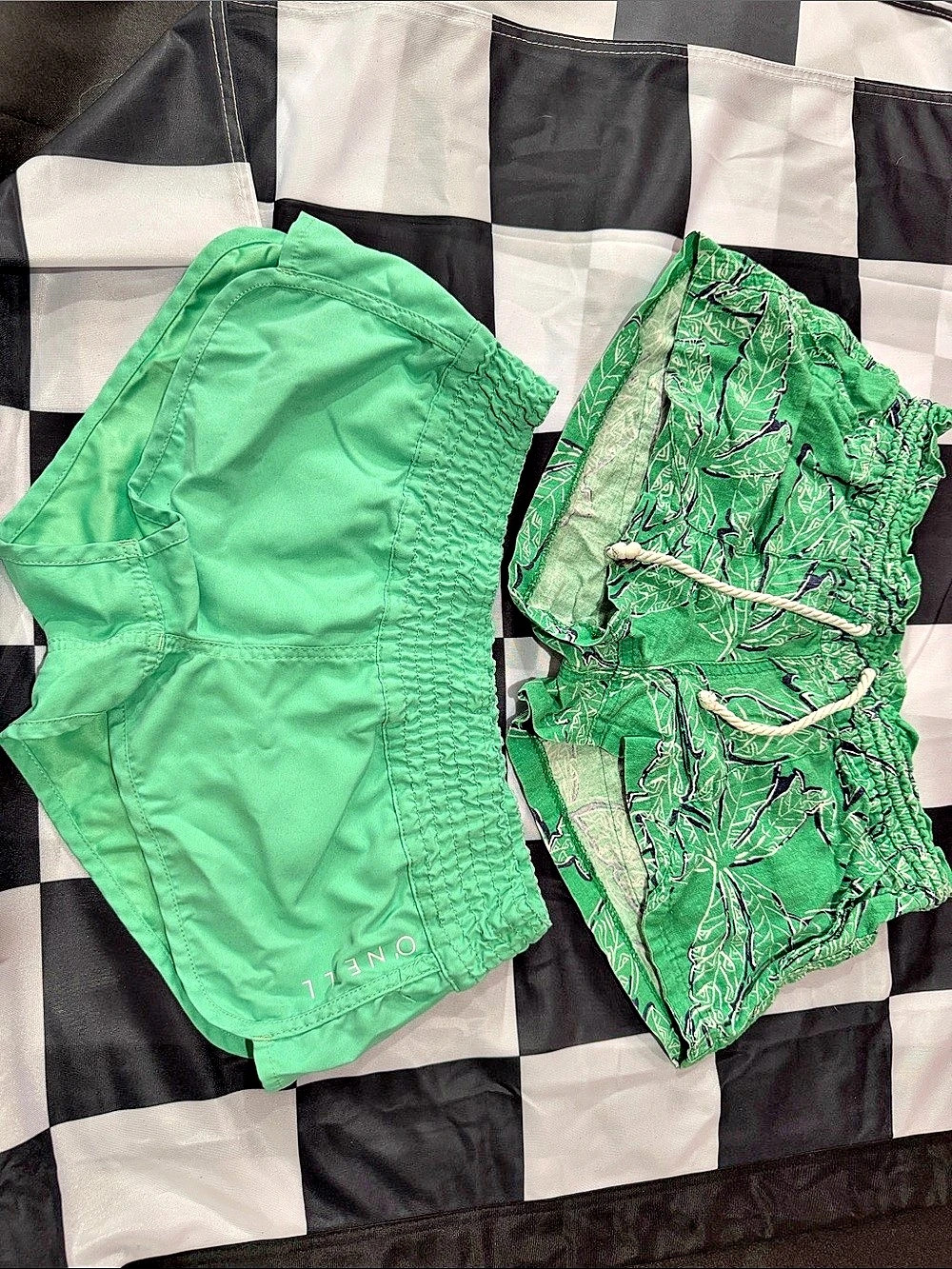 O'NEILL & Roxy green Shorts Size Small